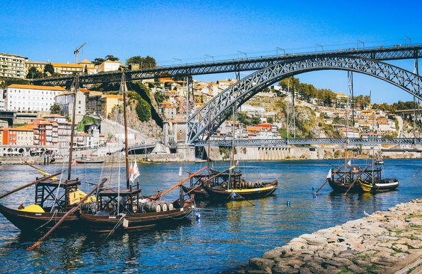 1-hour walking tour of Porto with a local