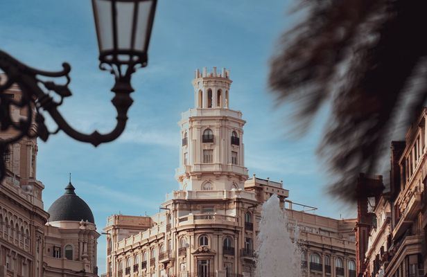 Guided tour to Valencia's photogenic places with a local