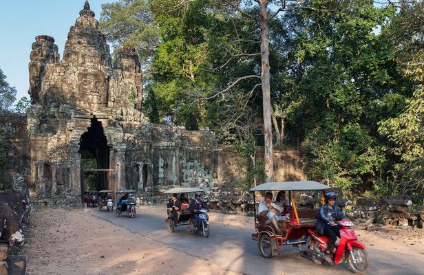 Angkor Thom half-day private tour by tuk tuk