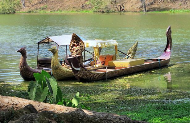 Gondola paddle boat one hour private sunset tour with champagne and canapes in Siem Reap