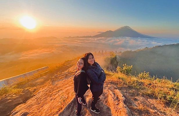 Mount Batur volcano sunrise hike with breakfast at the summit