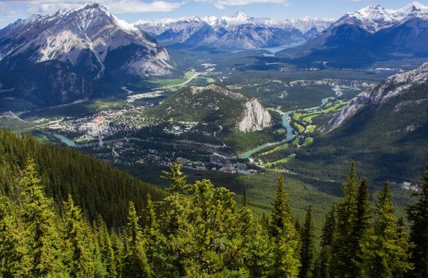 Banff area and canyon walking tour from Banff