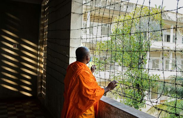 Toul Sleng Museum & the Killing Fields half-day private tour