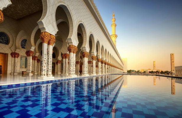 Abu Dhabi Mosque and Louvre Museum with lunch from Dubai