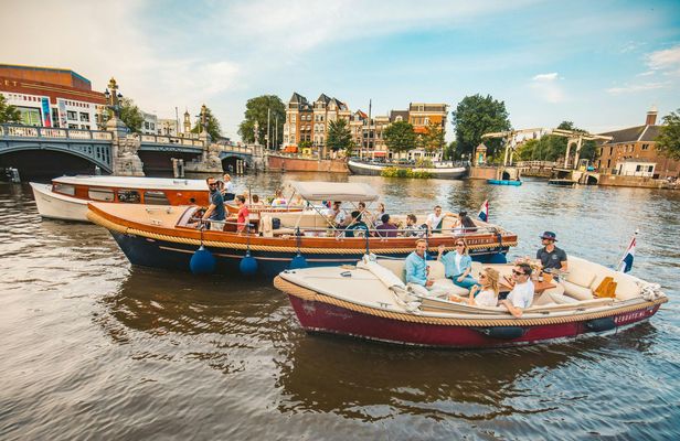 Enchanting and historic landmarks Amsterdam cruise