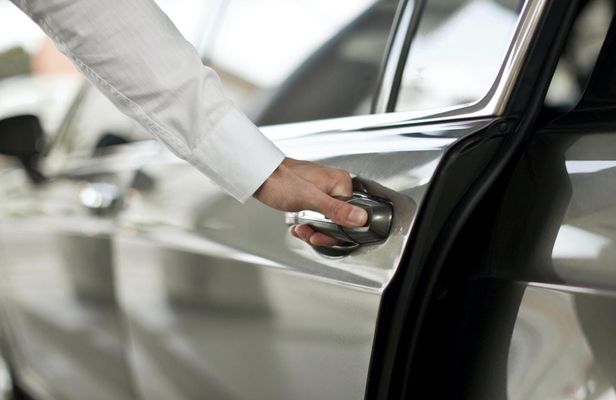 Private transfer service from Paris airports in an executive Sedan