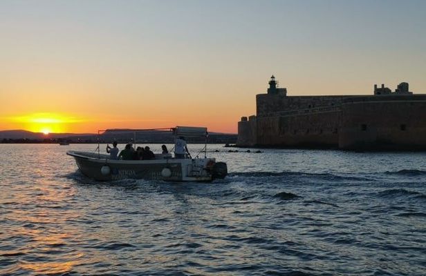 Ortigia Island and sea caves 1-hour boat tour