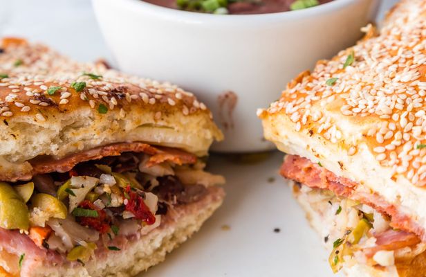 Food tour of the French Quarter in New Orleans
