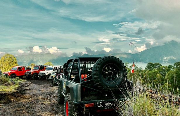 4x4 classic jeep tour with Batur Bali sunrise