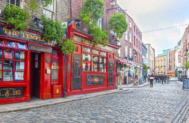 Self guided tour with interactive city game of Dublin