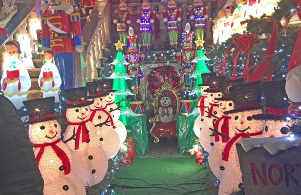 Brooklyn Christmas Lights Tour (at Dyker Heights)