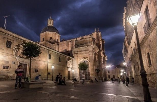 Salamanca by night private walking tour