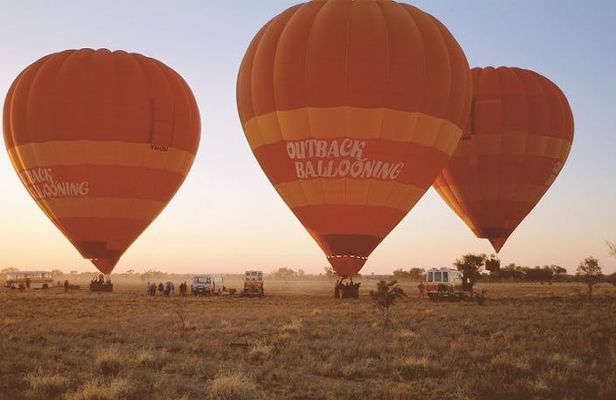 60 minute early morning hot air balloon flight in Alice Springs