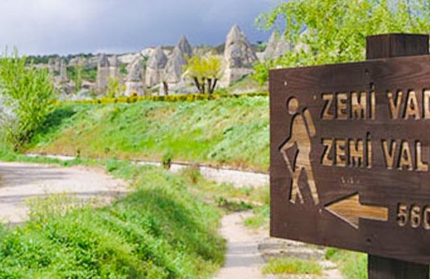 3-hour historical walking tour of charming Zemi Valley
