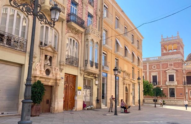 Self-guided discovery walk in Valencia and the Old Quarter