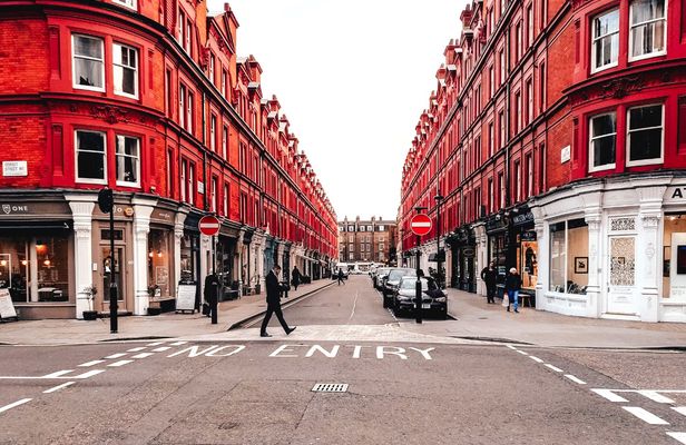 Self-guided discovery walk in London City with The Great Fire