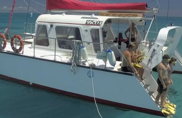Reef Daytripper full day snorkel and scuba diving in Cairns