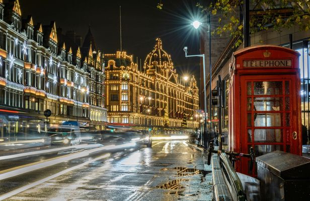 Open vintage bus tour of London Christmas lights