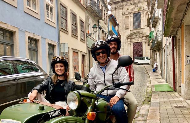 Full-day sidecar tour in Porto with wine tasting