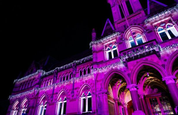 Guided Christmas mulled wine walk in Winchester