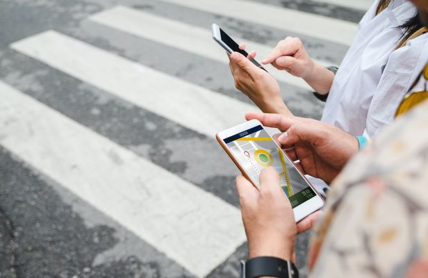 Self guided tour with interactive city game of Avignon