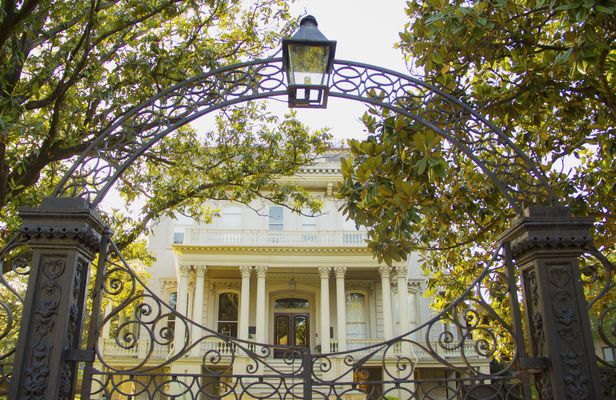 Garden District secrets and scandals small group tour