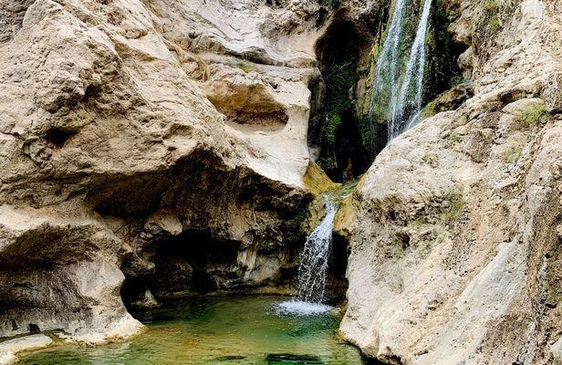 Private tour to Wadi Tiwi, Bimmah sinkhole and UNESCO-Qalhat from Muscat with lunch box