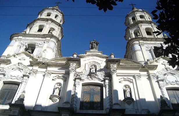 Walking private tour of Plaza de Mayo and San Telmo