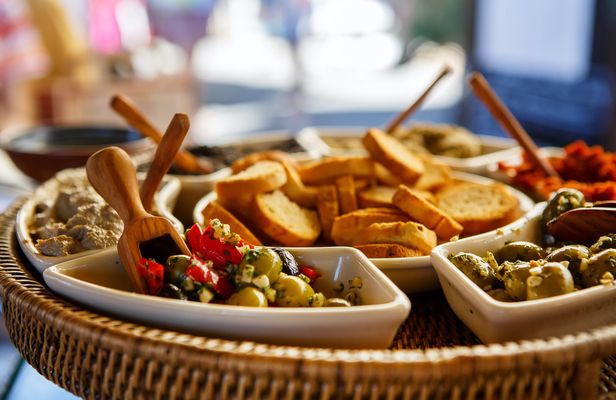 Traditional food tour in Marseille