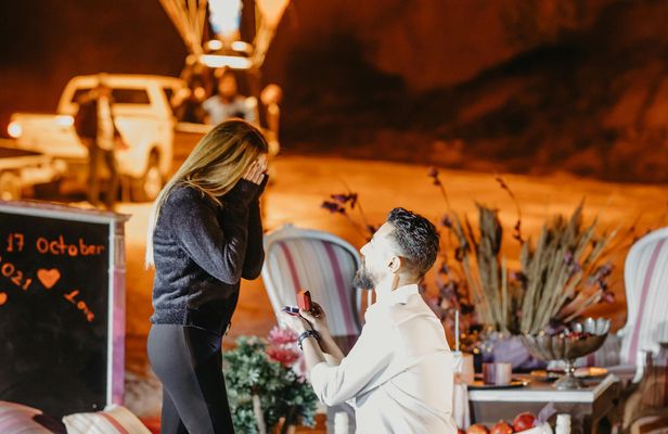 Marriage proposal photo shooting with hot air balloon flight in Cappadocia