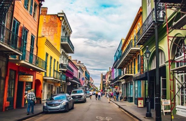 New Orleans citywide driving private tour with local musician