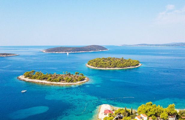 Half-day boat trip to Blue Lagoon and Solta Island from Trogir