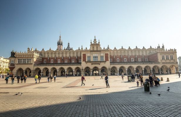Old Town and Jewish Quarter by golf cart with Schindlers Factory Museum guided tour