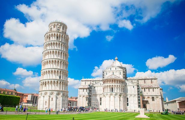 Pisa guided tour with Leaning Tower and entrance to the Cathedral