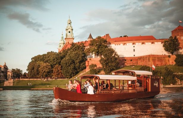 Krakow 1-hour traditional gondola sightseeing Vistula river cruise