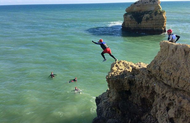 Coasteering experience in São Rafael beach