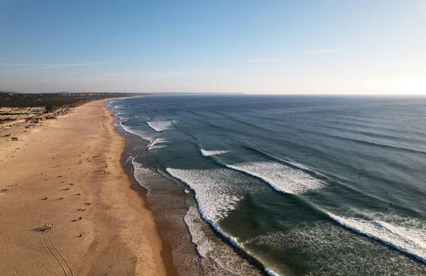 5-hour surf, bodyboard and yoga session in Lisbon