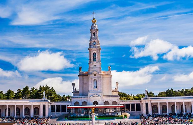 Private tour to Fatima, Batalha, Nazaré and Óbidos from Lisbon
