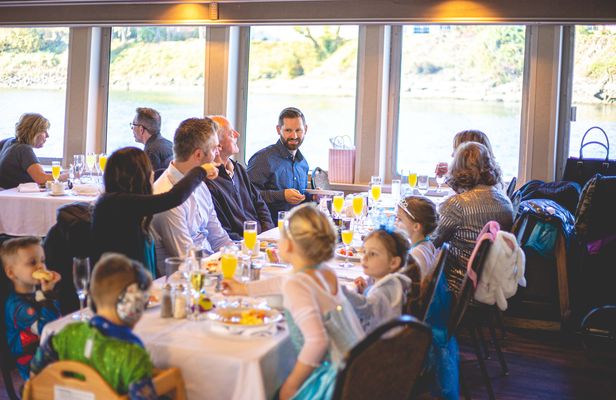 Champagne brunch cruise on Willamette river