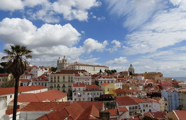 Old Lisbon tuk-tuk private guided tour