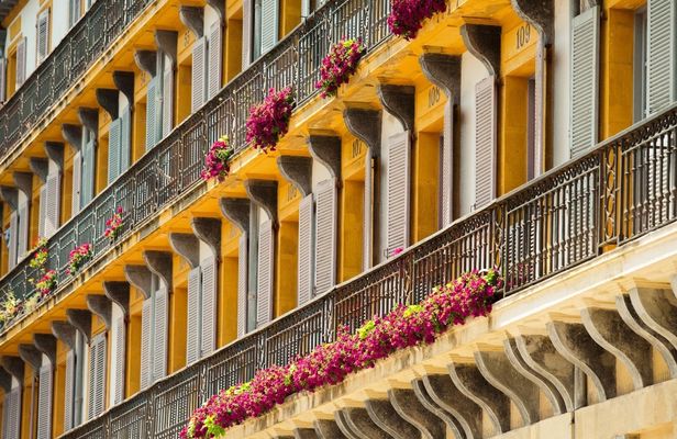 San Sebastian sightseeing tour with pintxos