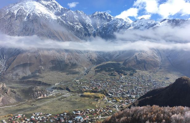 Kazbegi day tour with Khinkali tasting from Tbilisi