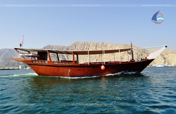 Full-day dhow cruise with drinks and lunch to the Fjords of Musandam
