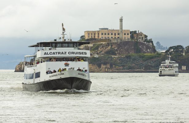 Alcatraz and Golden Gate Bridge bike guided tour