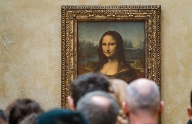 Louvre Museum fast-track ticket with audio tour on mobile app