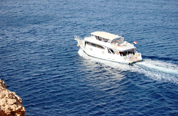 Private boat and snorkeling experience with lunch in Hurghada