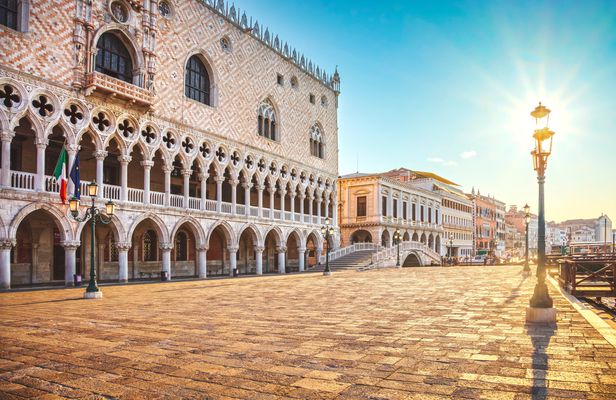Venice walking tour with Doge's Palace and Golden basilica