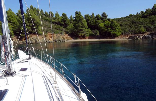 Private sailing trip from Halkidiki to Kelyfos with Porto Karras and Glarokavos