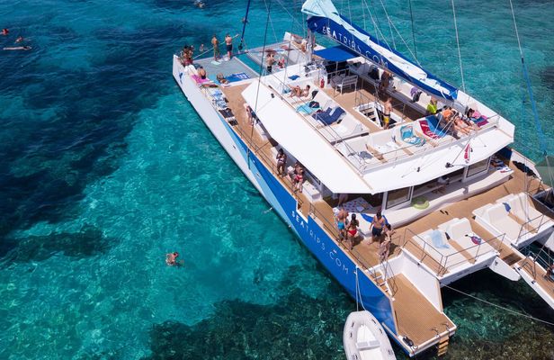 Malta beaches and bays catamaran sailing tour