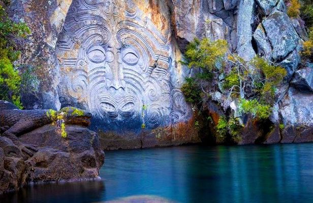5pm Scenic Ngātoroirangi Māori rock carvings boat cruise- views and vibes